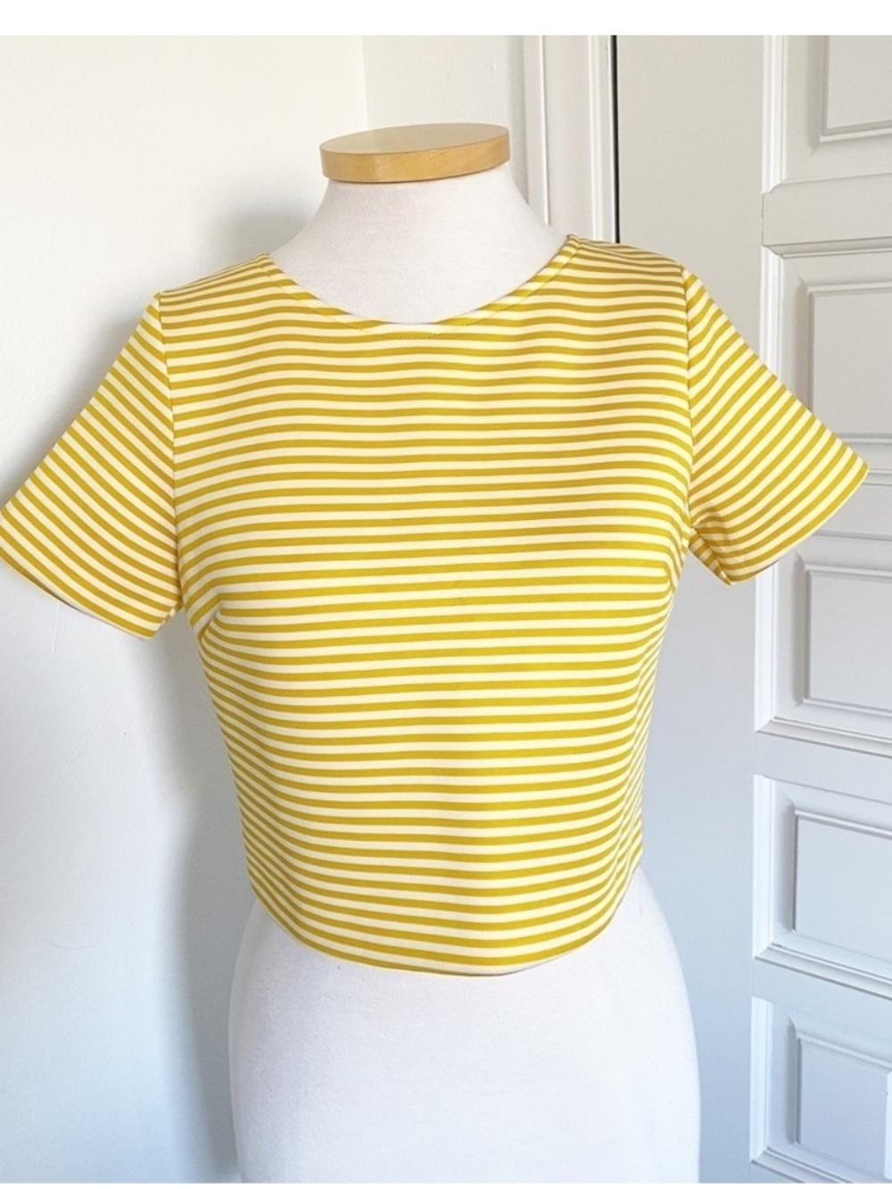 Aqua Yellow & White Striped Crop Top Short Sleeves Unique Size Medium